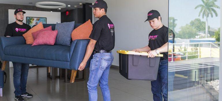 algunas de las empresas de mudanzas de larga distancia Houston tiene para ofrecer la realización de muebles