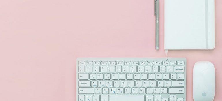 Keyboard, mouse, notebook and a pen.