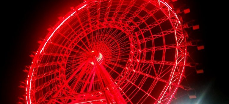 A ferris wheel at night