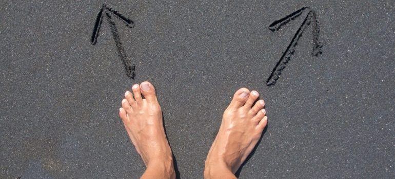 Feet pointed in different directions