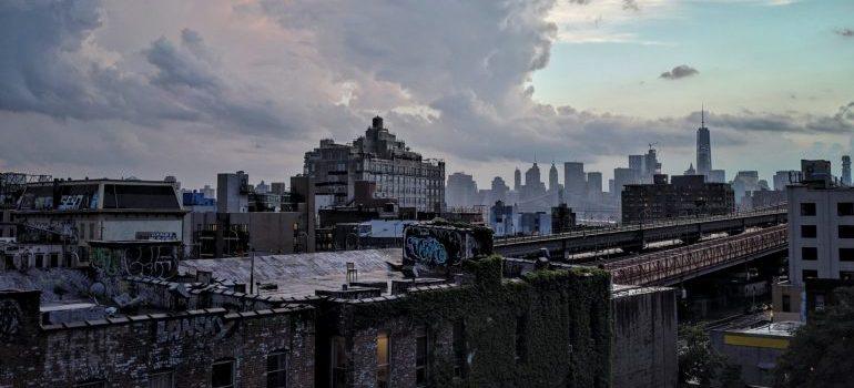 Una vista en el Brooklyn de un edificio