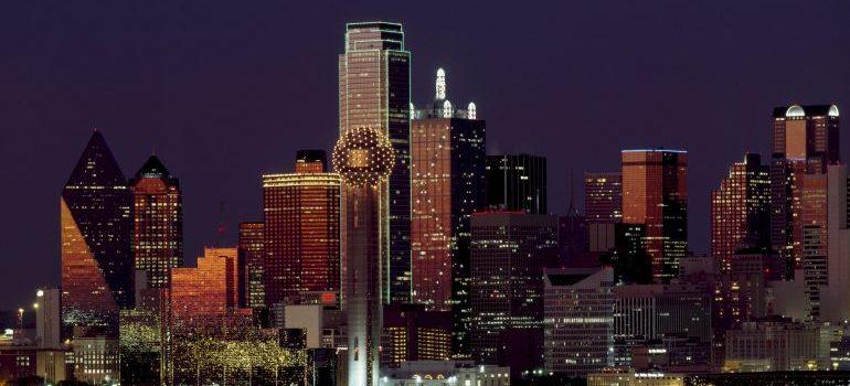 vista nocturna de la ciudad