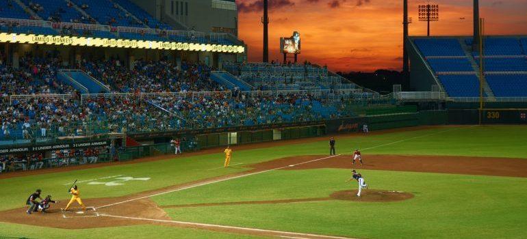 campo de béisbol es uno de los lugares para explorar después de mudarse a Boston