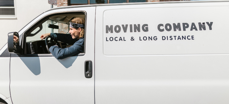 Movers helping to relocate can give you more reasons your kids will love moving to Tennessee.