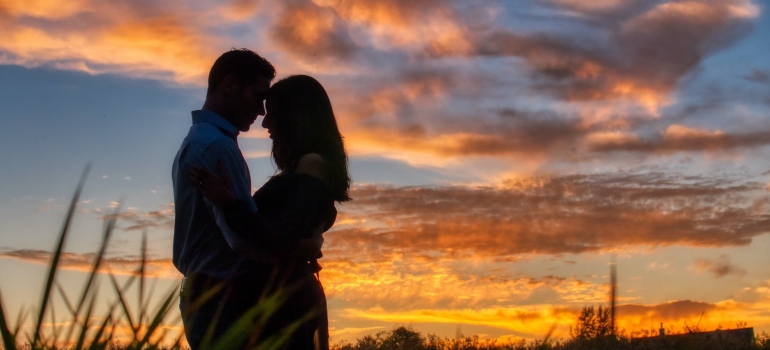 couple having routines as an example what you should do when moving long distance with your partner