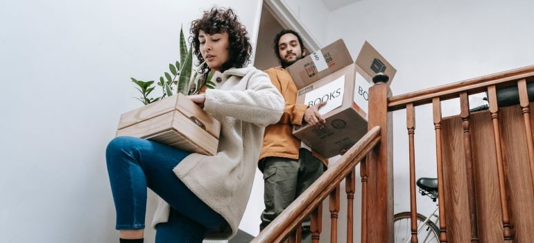 couple using boxes to move perishable items across the country