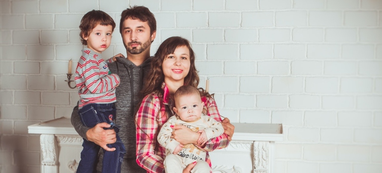 A happy family ready to prepare for a summertime move to Missouri City