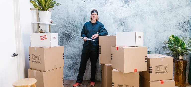 one of the long distance movers Texas has to offer holding an inventory list