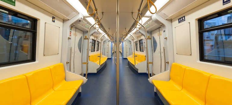 El interior de un metro que se verá después de mudarse a Miami en 2022