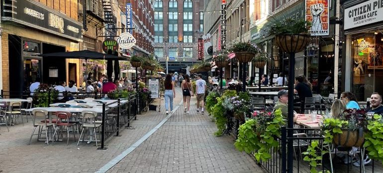 zona peatonal en el centro de la ciudad