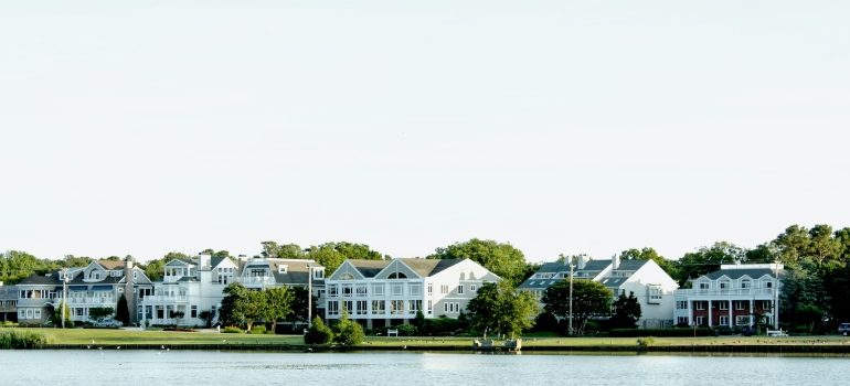 houses next to the body of water 