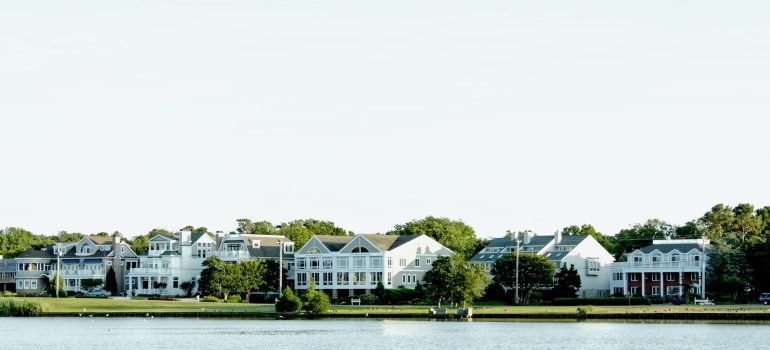 houses next to the body of water 