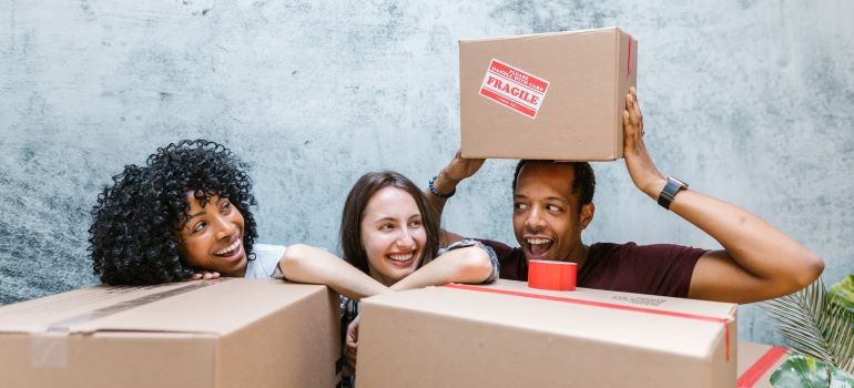three friends moving with the best long distance movers Bernardo TX offers