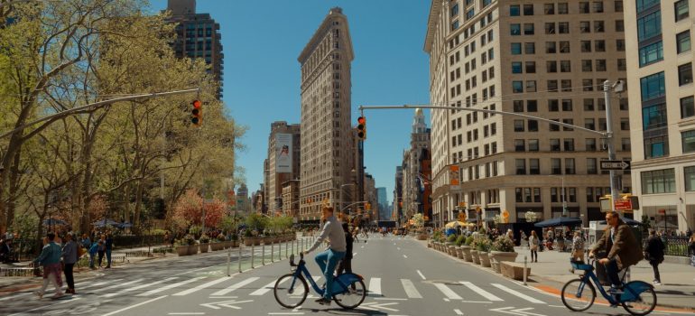 La gente montando sus bicicletas en Nueva York