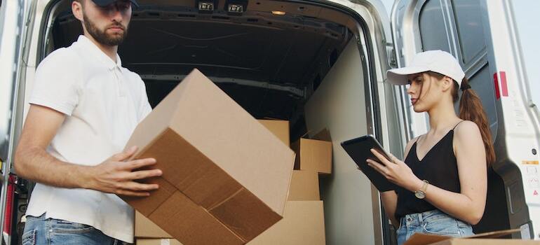 Long distance movers San Marcos TX unloading a van