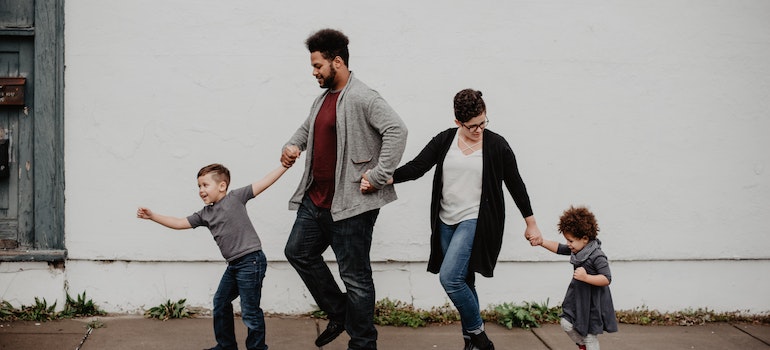 una familia de caminar 