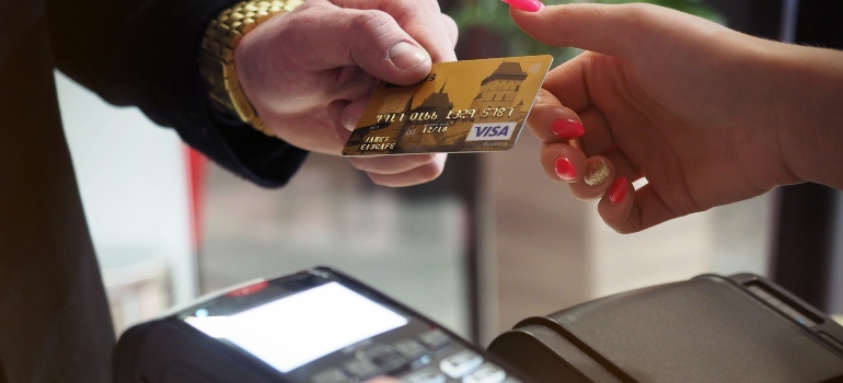 A man paying with a card after moving to Orlando FL from Texas