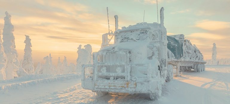 Camión en la nieve.