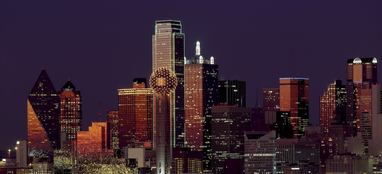 Dallas en la noche 