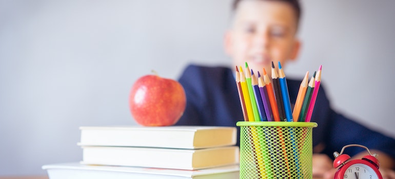 Niño en la escuela 