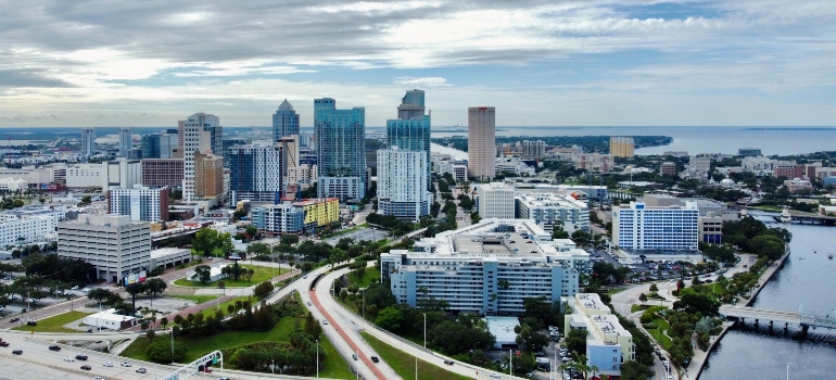 A city skyline on a cloudy day