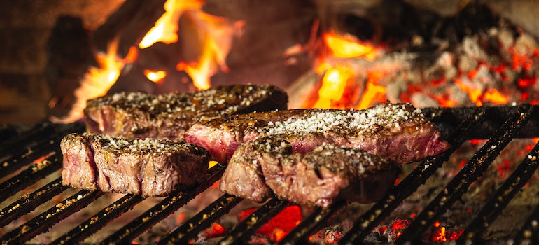 Texas barbacoa no es sólo un plato que pertenecen a tradiciones sólo los residentes de texas pueden entender; es un Texas forma de vida.