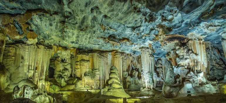 Imagen del interior de una cueva 