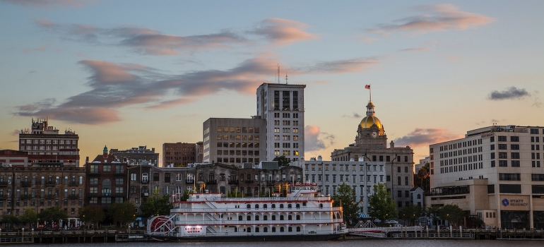 De edificios de hormigón en Savannah, Georgia