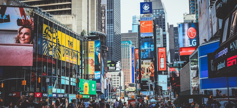 foto de Time Square como una de las cosas que hacer en la Ciudad de Nueva York por primera vez a los visitantes