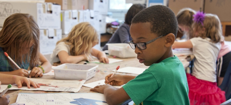 los niños en la escuela en uno de los mejores barrios para vivir en Missouri City