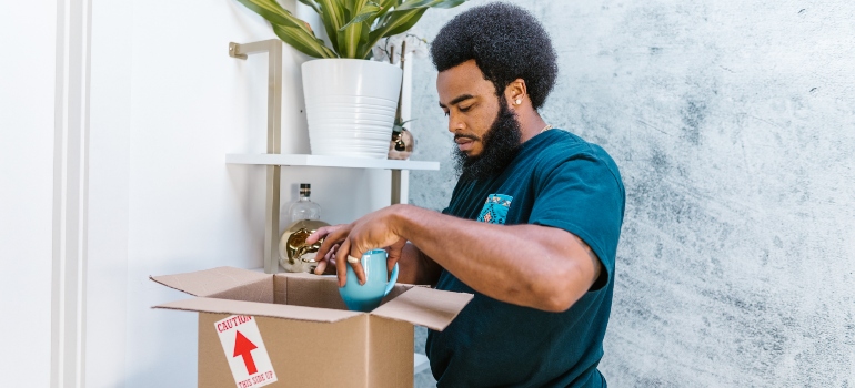 mover packing fragile items