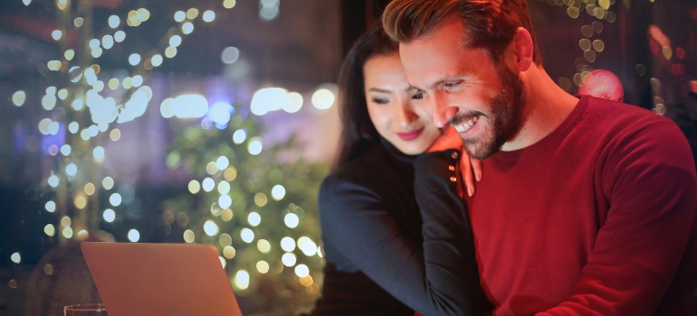 man and woman exploring top Texas cities for singles