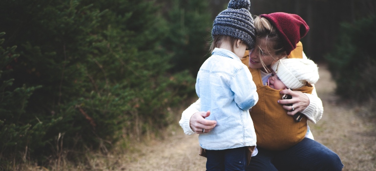 a woman with two kids looking for small places around Austin to move to after a divorce