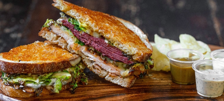 un bocadillo en un restaurante